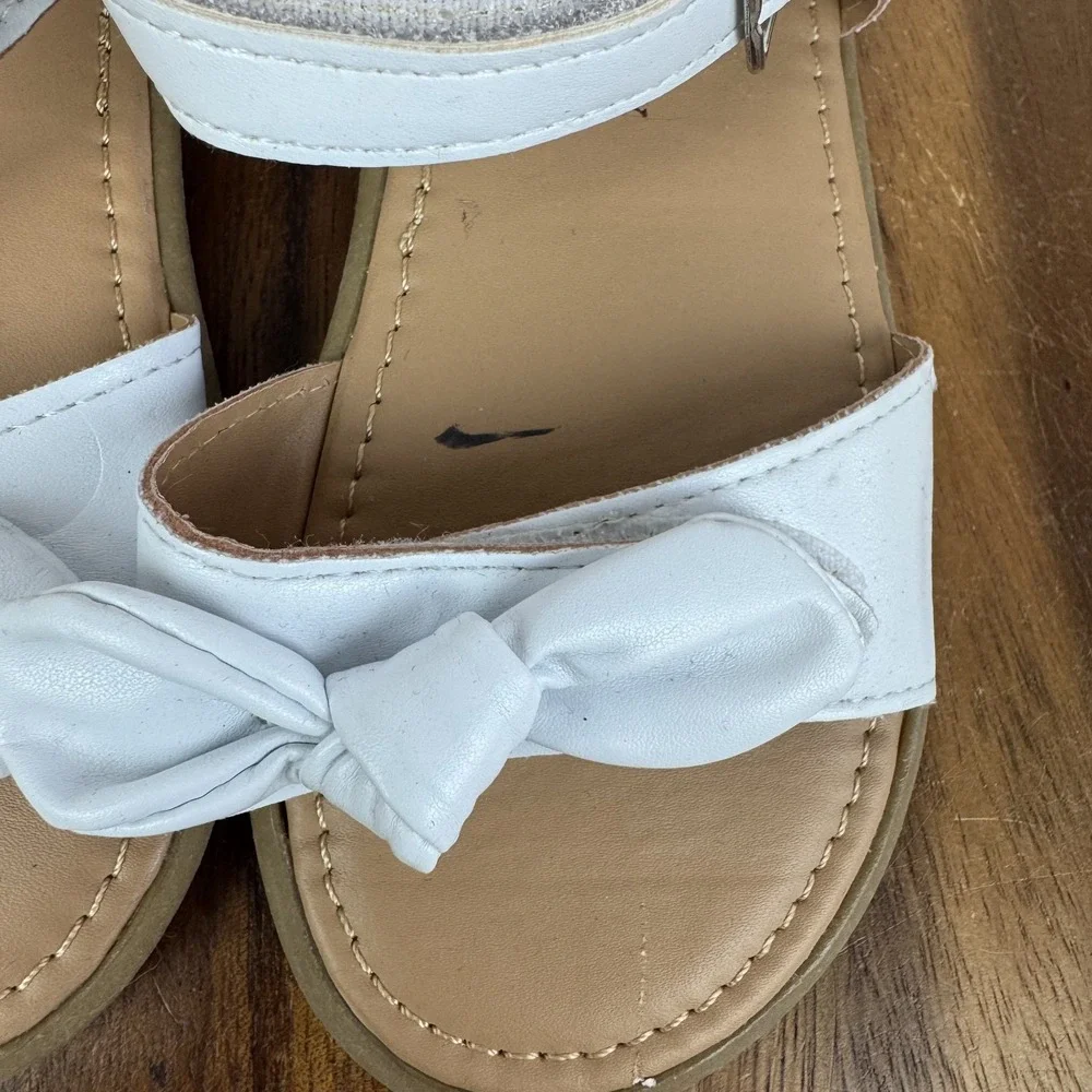 New NWOB Little Kids Girls Laura Ashley Bowknot Strappy White Sandals Size 11 C‎